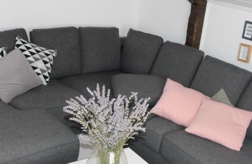 Brodarica Apartment | Apartment Floral