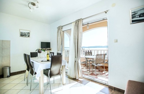 Seget Donji Apartment | Apartment for 4+2, Seget Donji ❤, by the beach