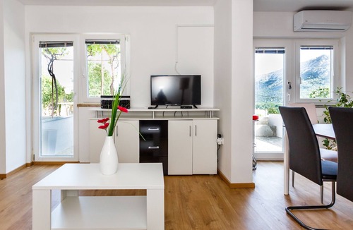 Draga Bascanska Condo | APARTMENT FOR 4 WITH POOL IN A QUIET LOCATION, ISLAND OF KRK, BAŠKA
