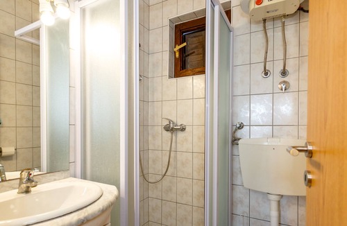 Draga Bascanska Condo | APARTMENT FOR 4 WITH POOL IN A QUIET LOCATION, ISLAND OF KRK, BAŠKA