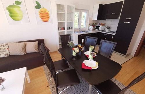 Selce Apartment | Apartment for 6 persons with terrace and sea view