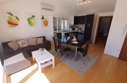 Selce Apartment | Apartment for 6 persons with terrace and sea view