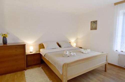 Babici Apartment | Apartment Große Wohnung in Babići mit Garten und Terrasse by Interhome