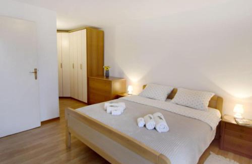Babici Apartment | Apartment Große Wohnung in Babići mit Garten und Terrasse by Interhome