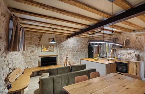 Ugljan Apartment | Apartment Heritage Stonehouse (123941-A1) - Ugljan