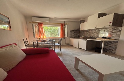 Poljica Apartment | Apartment in a lush sea-view park