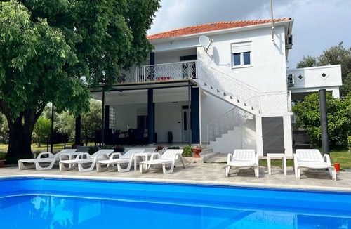 Bibinje Apartment | Apartment in Bibinje with Terrace, Air condition, WIFI, Washing machine (877-1)