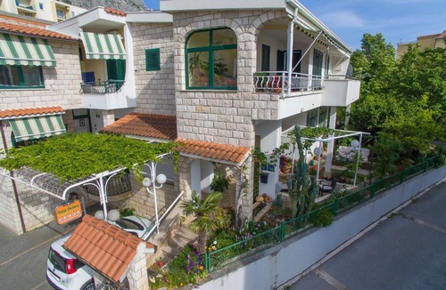 Bidol Apartment | Apartment in Bidol with Barbecue and Terrace