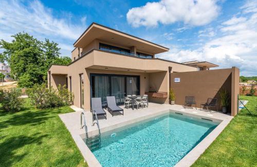 Karigador Villa | Apartment in Croatia near the Sea with Pool