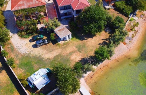 Dinjiska Apartment | Apartment in Dinjiška by the Beach