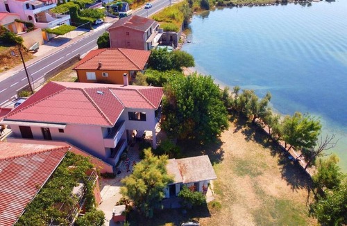 Dinjiska Apartment | Apartment in Dinjiška by the Beach