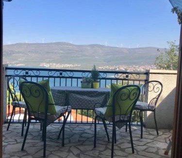 Donji Karin Apartment | Apartment in Karin Gornji with sea view, balcony, air conditioning, Wi-Fi (4207-2)