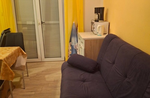 Lopar Apartment | Apartment in Lopar with Balcony, Air condition, WIFI, Washing machine (696-6)