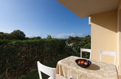 Monterol Apartment | Apartment in Monterol with Garden and Terrace