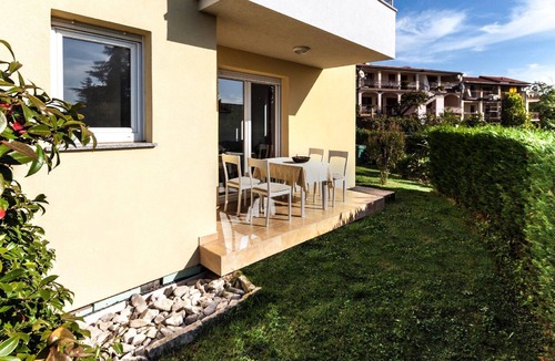 Monterol Apartment | Apartment in Monterol with Garden and Terrace