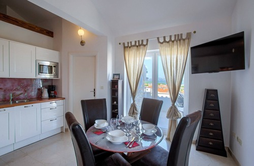 Susica Apartment | Apartment in Murter with Pool and Sea Views