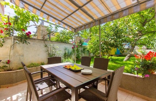 Susica Apartment | Apartment in Murter with Terrace, Air condition, WIFI, Dishwasher (4363-1)