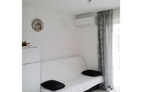 Novi Vinodolski Apartment | Apartment in Novi Vinodolski with sea view, terrace, air conditioning, Wi-Fi (3667-3)