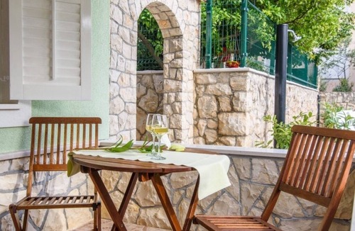 Okrug Gornji Apartment | Apartment in Okrug Gornji with Terrace, Air condition, WIFI (3436-1)