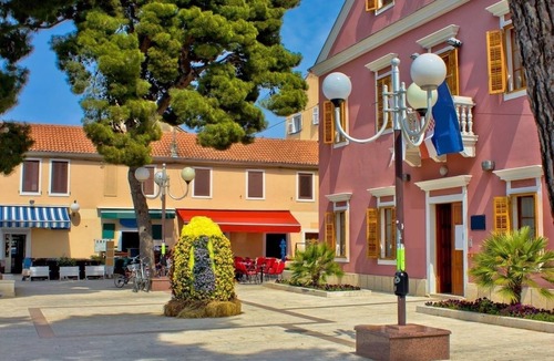 Pakostane Apartment | Apartment in Pakoštane with Terrace, Air condition, WIFI, Washing machine (3548-3)