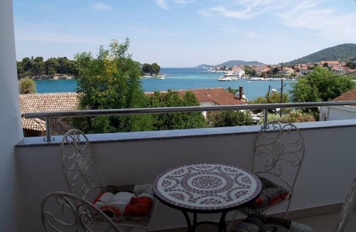 Preko Apartment | Apartment in Preko with Terrace, Air condition, WIFI, Washing machine (4568-3)