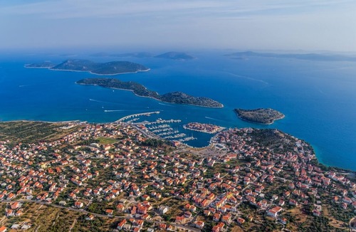 Prvic Luka Apartment | Apartment in Prvić Luka with Seaview, Terrace, Air condition, WIFI (3347-1)