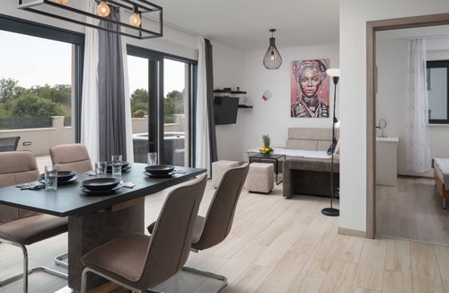 Rudine Apartment | Apartment Infinity with Hot Tub