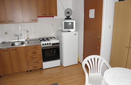Ugljan Apartment | Apartment Kuce - 150m from the beach with parking: SA2(2) - Susica, Island Ugljan, Croatia