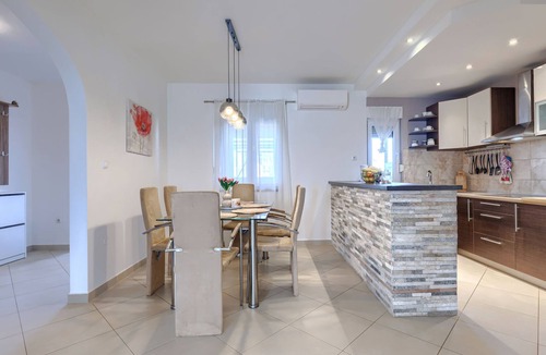 Galizana Apartment | Apartment L&V by Interhome