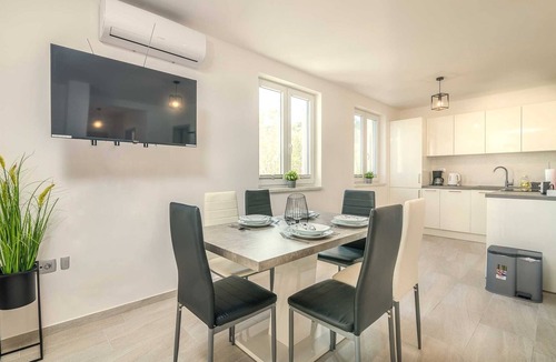 Soline Apartment | Apartment Lana near the sea
