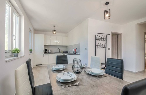Soline Apartment | Apartment Lana near the sea