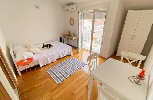 Strozanac Apartment | Apartment Lavanda mit Balkon