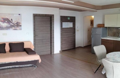Seget Donji Apartment | Apartment Libe with Sea View Trogir - Two Bedroom Apartment with Balcony