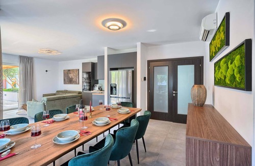 Znjan Apartment | Apartment Liberty Living with Pool II