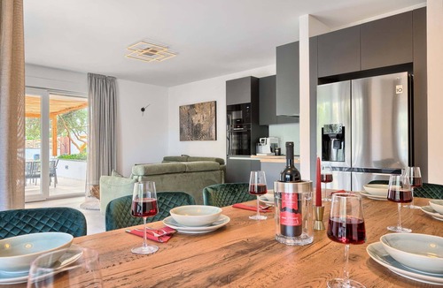 Znjan Apartment | Apartment Liberty Living with Pool II