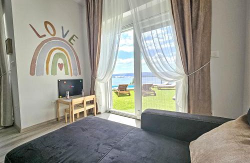 Celina Apartment | Apartment Luxury Mir by Interhome