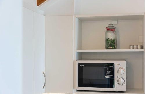 Zavrelje Apartment | Apartment M&K - Two Bedroom Apartment with Balcony and Sea View