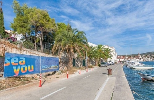 Cove Makarac (Milna) Apartment | Apartment Mari - great location 30m from the sea: A1 donji (2+2) - Milna (Brac), Island Brac,