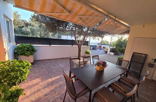 Batinici Apartment | Apartment Marina Sea View & Jacuzzi