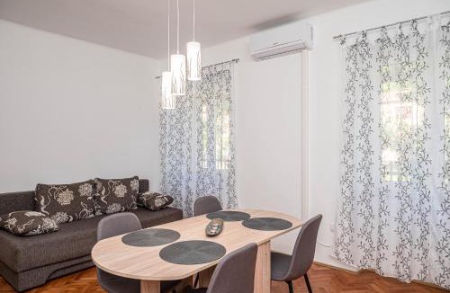 Rasa Apartment | Apartment Marta