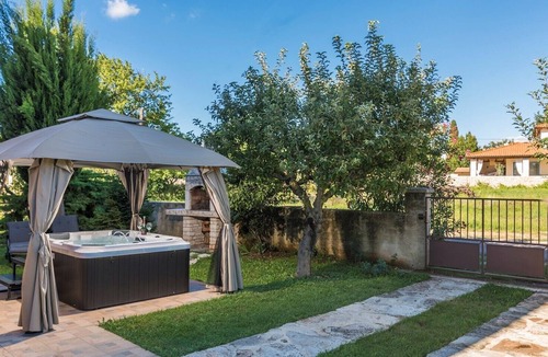 Maruzini Apartment | Apartment Maruzini with Whirlpool