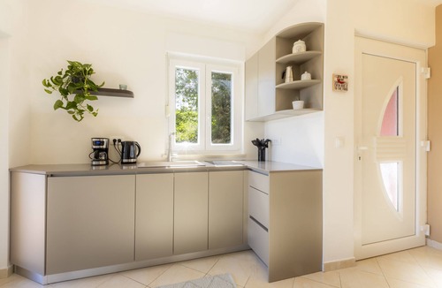 Drenje Apartment | Apartment mit Wunderschönem Meerblick nur 5 Minuten vom Strand Entfernt