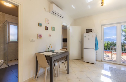 Drenje Apartment | Apartment mit Wunderschönem Meerblick nur 5 Minuten vom Strand Entfernt
