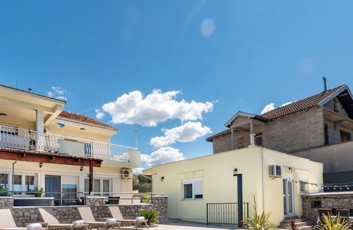 Bilice Apartment | Apartment Neda with Jacuzzi (120692-A1) - Bilice
