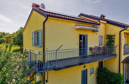 Vrvari Apartment | Apartment Nensi with Balcony near Porec