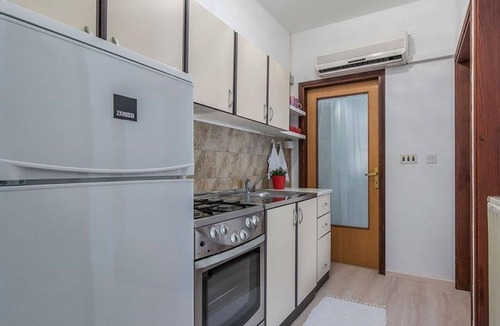 Novigrad Apartment | Apartment Neva - great location: A4 prvi kat do vrta (4) - Novigrad, Istria, Croatia