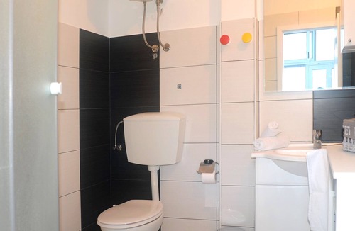 Zrnovnica Apartment | Apartment no. 1-2 with swimminig pool