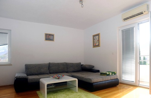 Zrnovnica Apartment | Apartment no. 5 with swimming pool