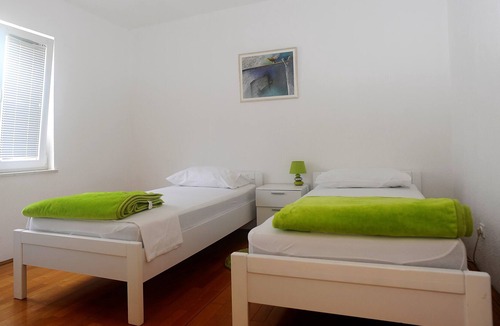 Zrnovnica Apartment | Apartment no. 5 with swimming pool