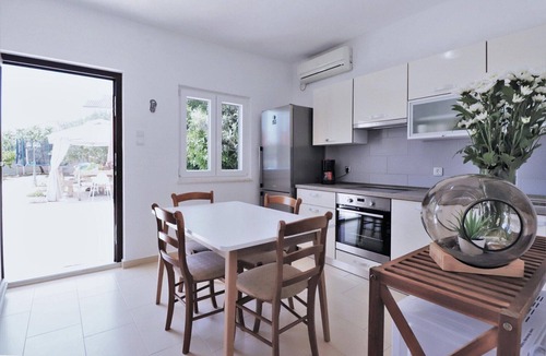 Businci Apartment | Apartment on Čiovo with Large Balcony